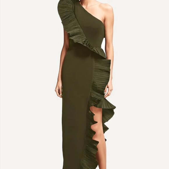 Ruffle Extravaganza - Picture 2 of 3